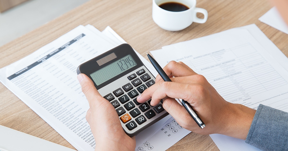 Per què els autònoms cobren una pensió més baixa que els assalariats?