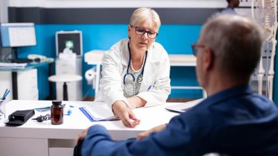 Jubilación activa para médicos: requisitos y cómo funciona