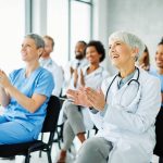 Gastos de formación, congresos y cursos: ¿Son deducibles para un médico autónomo?